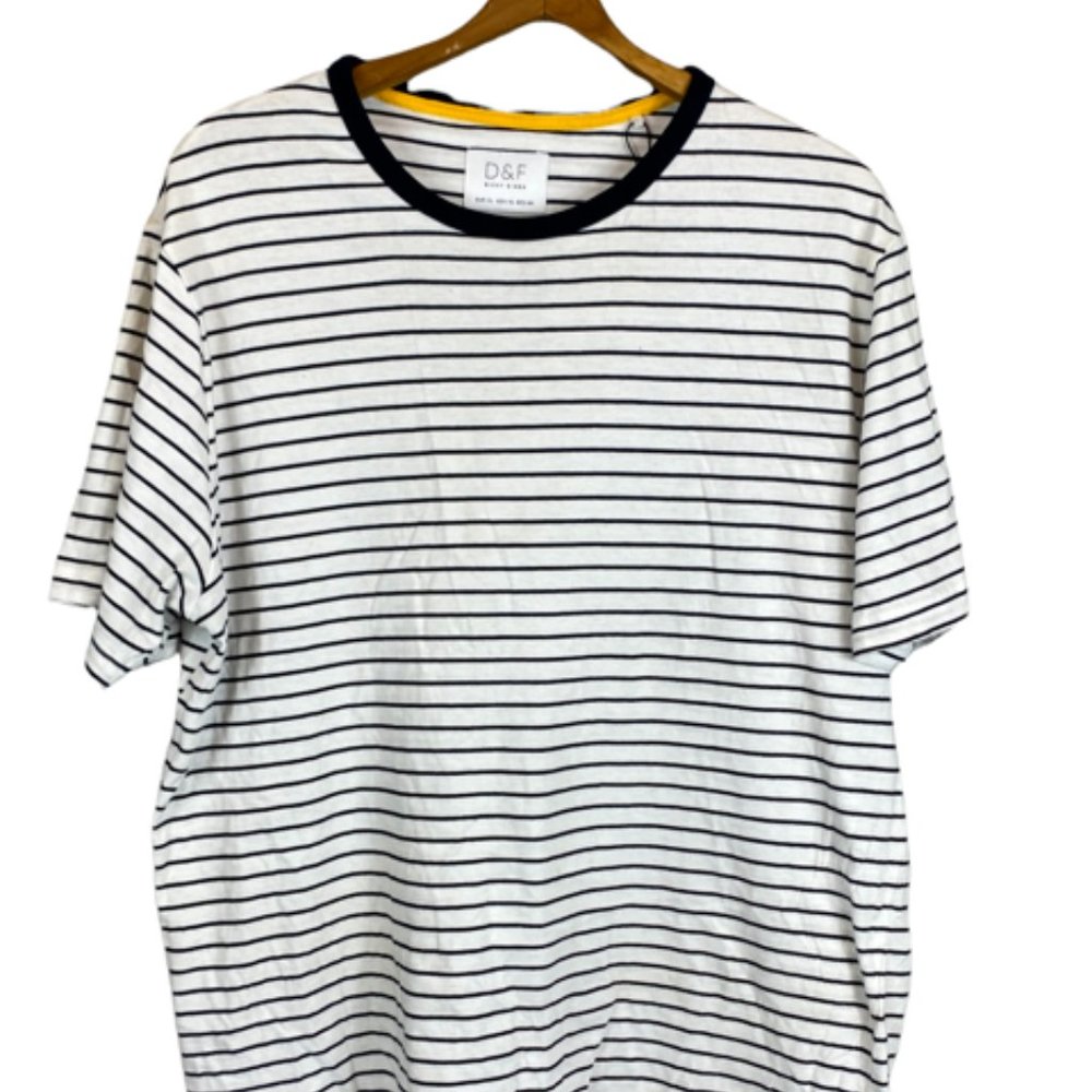 MEN'S STRIPPED SHORT SLEEVE TEE SHIRT XL MAKE OFFER NOW